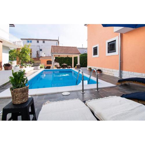 Apartments and Room Agiss with pool