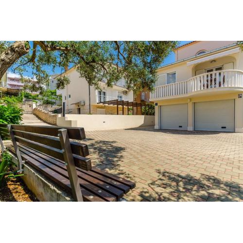 Apartments and Room Maestral