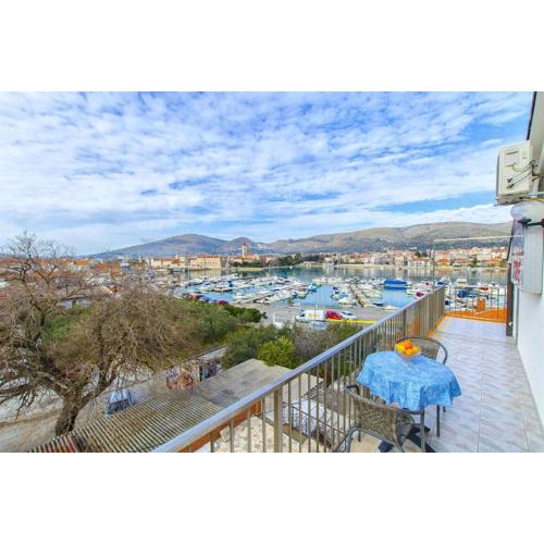 Apartments and Rooms Iva