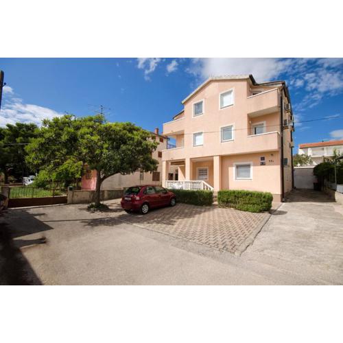 Apartments and Rooms Mladen