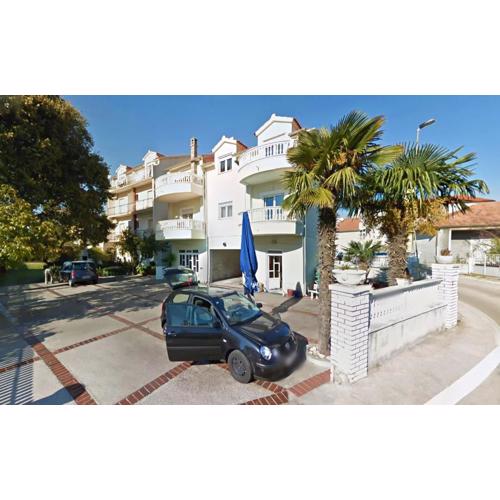Apartments and Rooms Neda