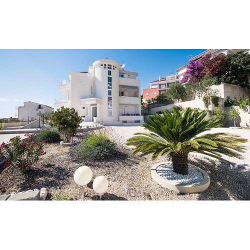 Apartments Bila Villa