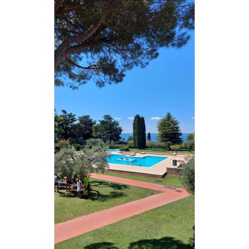 APARTMENTS BLUE VIEW - Residence Casetto Bardolino - Regarda Travel