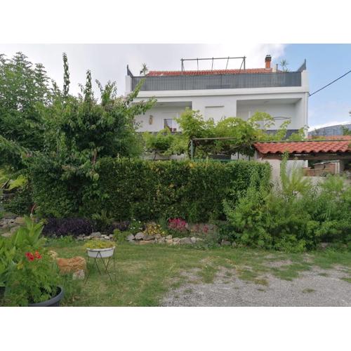 Apartments by the sea Kastel Stafilic, Kastela - 22570
