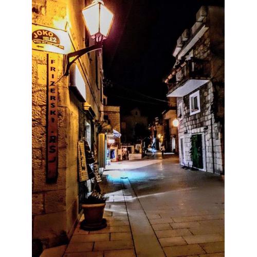 Apartments by the sea Makarska - 22489