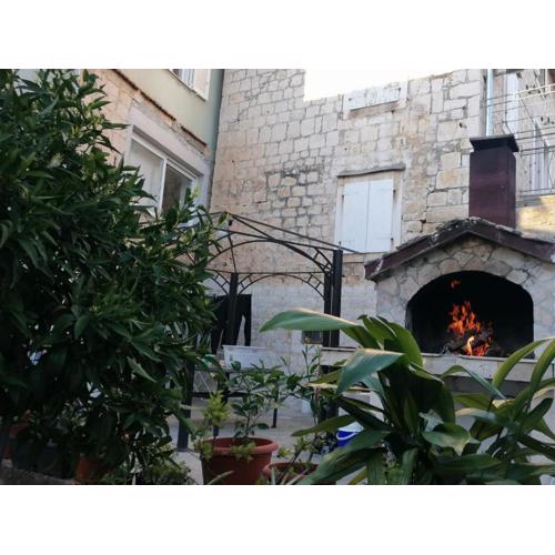 Apartments by the sea Trogir - 23144