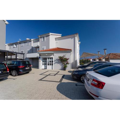 Apartments Crnekovic Tomislava 8