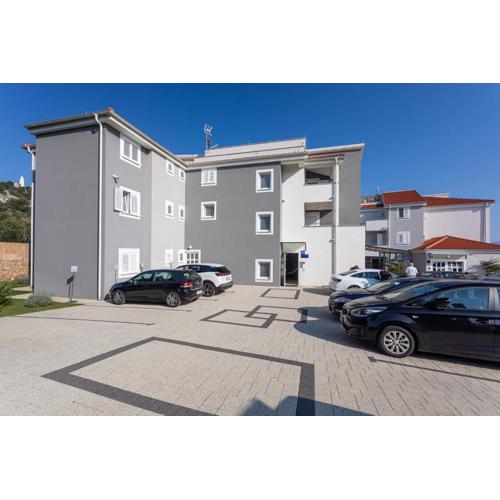 Apartments Crnekovic Tomislava 8A