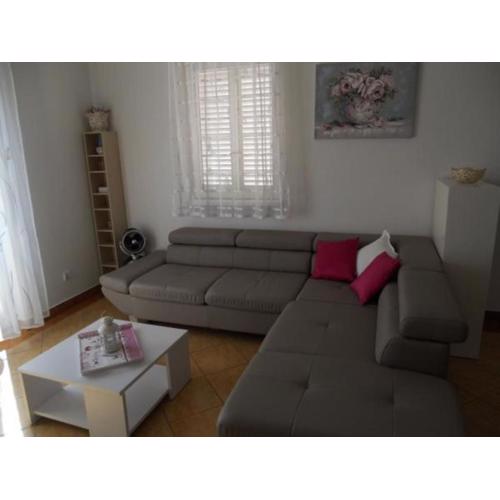 Apartments Dea & Paula - Classic Two Bedroom Apartment with Terrace