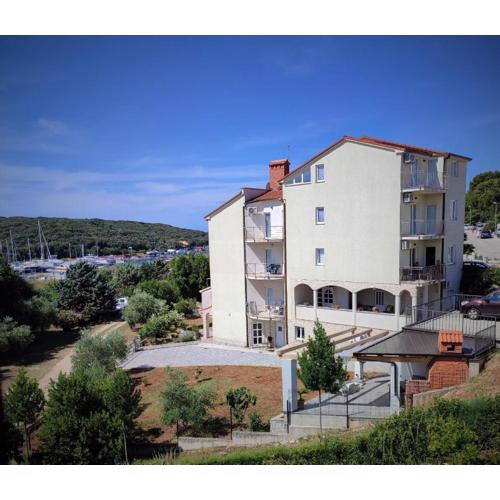 Apartments E&F, Veruda Porat, free parking