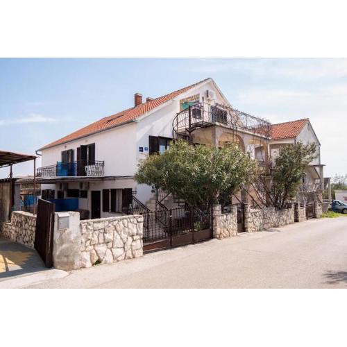 Apartments Fidelis - Two Bedroom Apartment with Terrace and Pool View 5