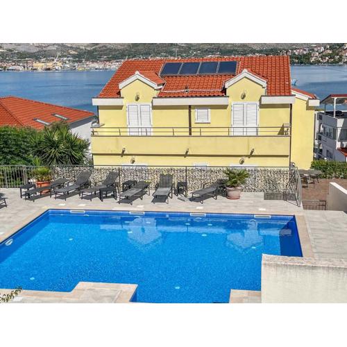Apartments in Okrug Gornji 6188