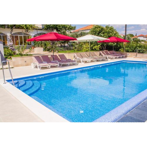 Apartments in Seget Donji 7429