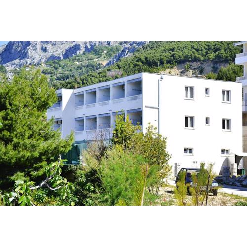 Apartments Ivan in Omis-Nemira, near the beach