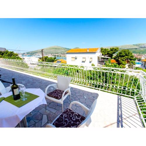 Apartments Ivana TR - Studio with Balcony and Sea View A4
