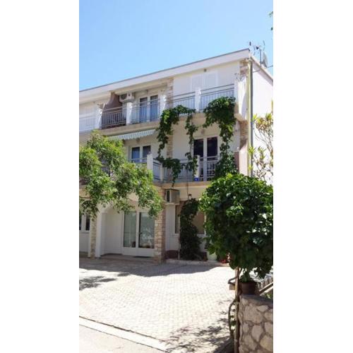 Apartments Ivi
