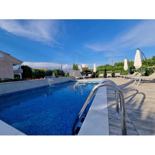 Apartments Lea with pool