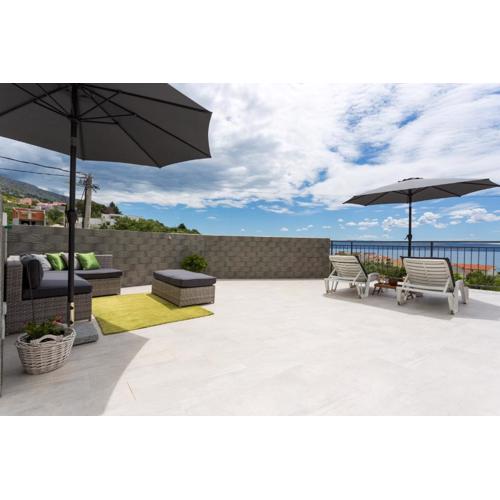 Apartments Lidija - sea view apartment with exclusive right of using hot tub or split level apartment with exclusive right of using pool