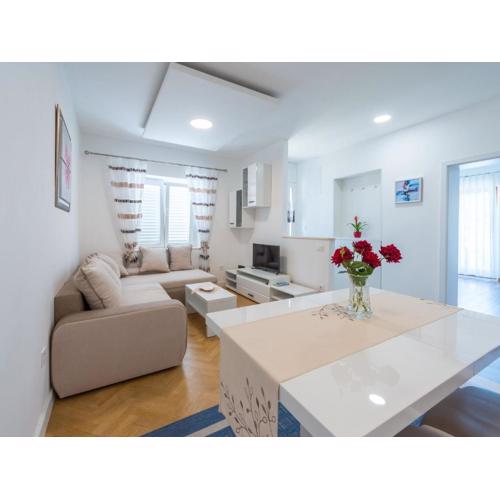 Apartments Lucija - Two Bedroom Apartment with Balcony and Sea View