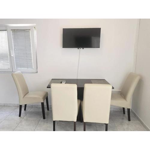 Apartments Mateo - One Bedroom Apartment - White