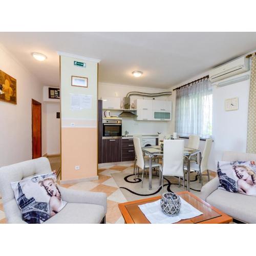 Apartments Nicol - Two-Bedroom Apartment with Terrace and Sea View