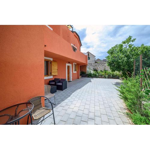 Apartments Orsula near old town
