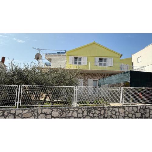 Apartments Petar - Parking and Seaview