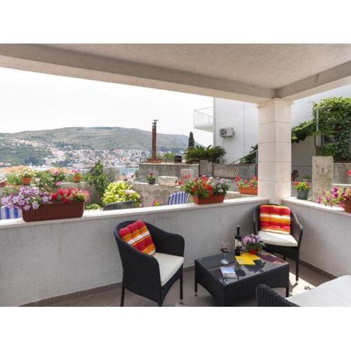 Apartments Pojko - One-Bedroom Apartment with Terrace Yellow
