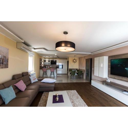 Apartments Sandra with free private parking