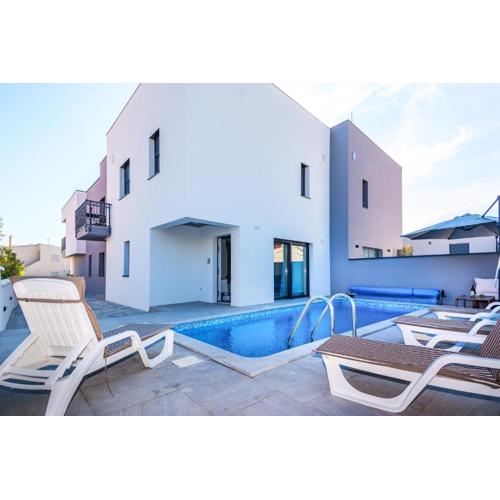 Apartments Spanic Haus mit Pool