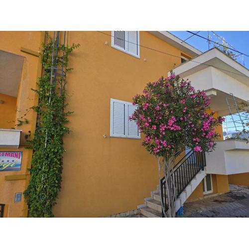 Apartments Sunflower by the sea