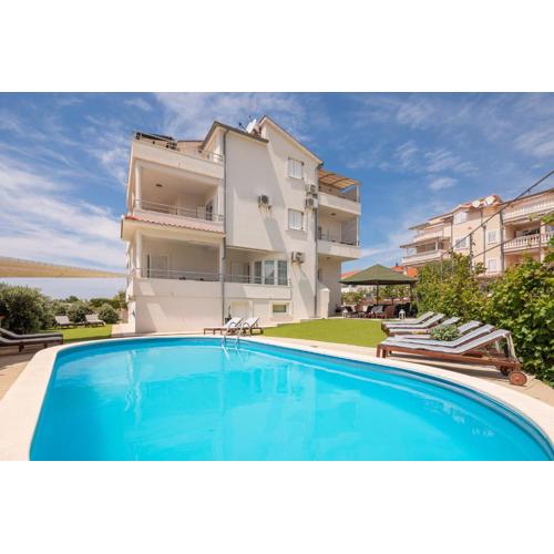 Apartments Tihi III