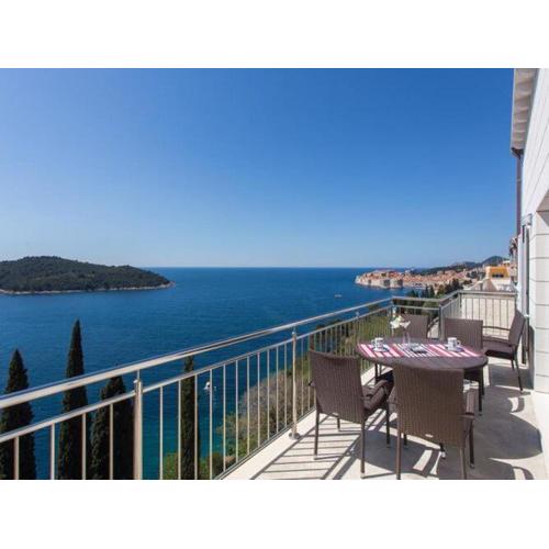 Apartments Villa Ari - Deluxe Three Bedroom Apartment with Balcony and Sea View Second Floor