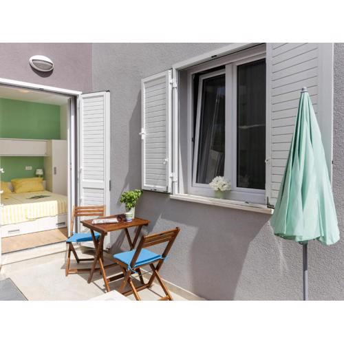 Apartments Villa Karmen - One-Bedroom Apartment with Terrace Olive