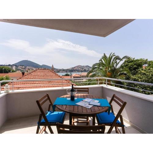 Apartments Villa Karmen - Two-Bedroom Apartment with Balcony and Sea View Lu i