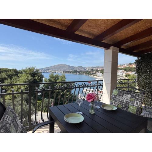 Apartments Villa Mirella 20 m from the sea - free parking
