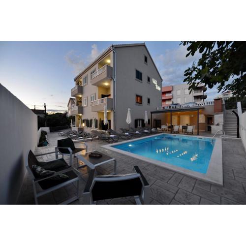 Apartments Villa Tećo mit Pool