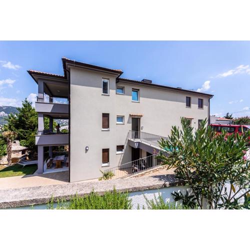 Apartments Vugrinec with Terrace
