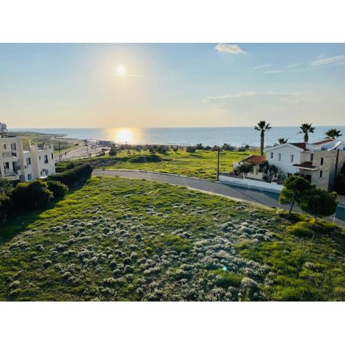 Apartments with a luxurious location near the sea