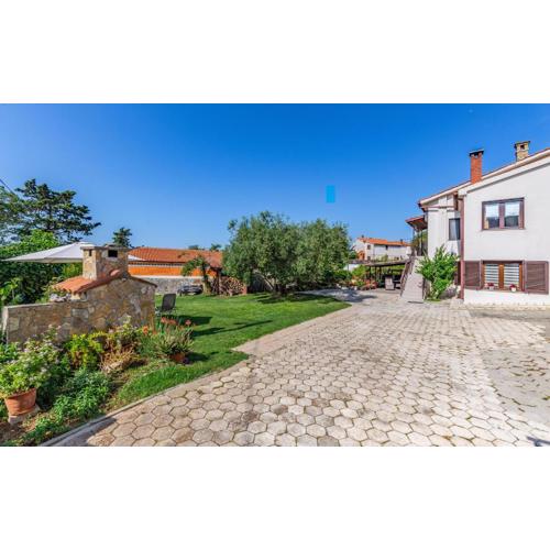 Apartments with a parking space Banjole, Pula - 7036