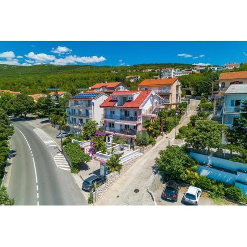 Apartments with a parking space Crikvenica - 5478