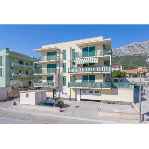 Apartments with a parking space Kastel Gomilica, Kastela - 21630