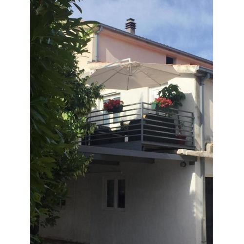 Apartments with a parking space Kastel Gomilica, Kastela - 22714