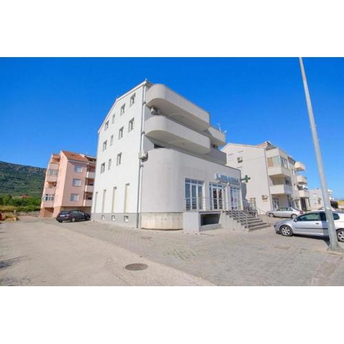 Apartments with a parking space Kastel Kambelovac, Kastela - 21372