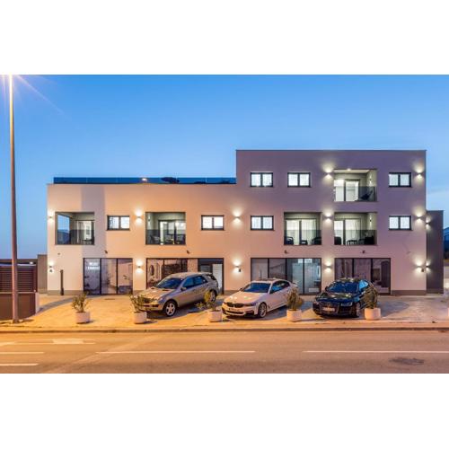 Apartments with a parking space Kastel Luksic, Kastela - 20265
