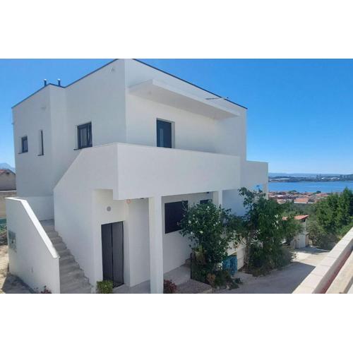 Apartments with a parking space Kastel Sucurac, Kastela - 23495
