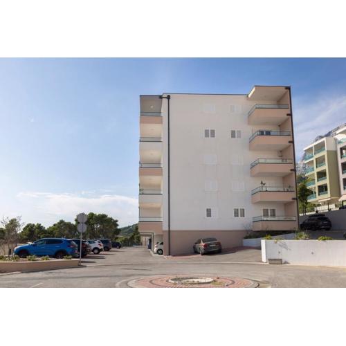Apartments with a parking space Makarska - 23931