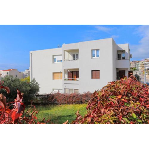 Apartments with a parking space Makarska - 5984