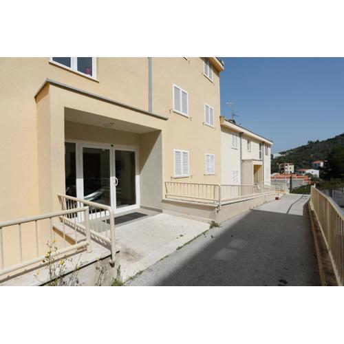 Apartments with a parking space Mastrinka, Ciovo - 22515