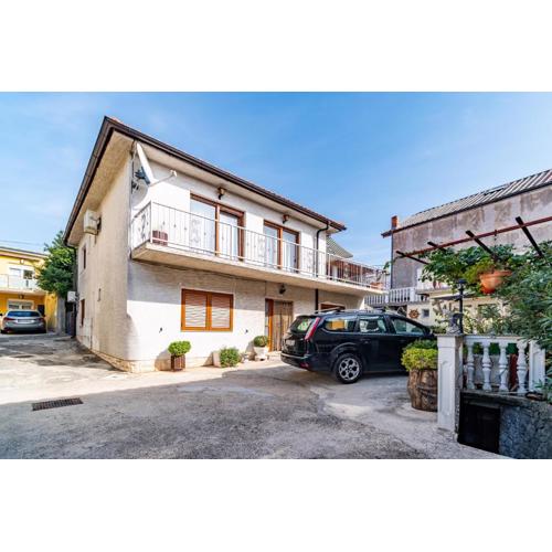 Apartments with a parking space Novi Vinodolski - 2417